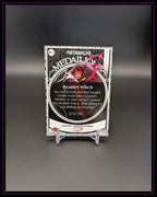 Rückseite einer limitierten Trading Card "Scarlet Witch" aus Marvel Matriarchs-Serie auf schwarzem Hintergrund