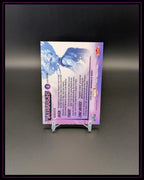 Rückseite einer Marvel Trading Card mit lila Design, Text und Comic-Figuren, auf Ständer