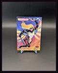 Trading Card Mockingbird Superheldin Fleer, farbig illustriert auf schwarzem Hintergrund