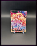 Sammelkarte mit gezeichneter Frau, buntem Hintergrund, Aufschrift Matriarchs und Karolina Dean
