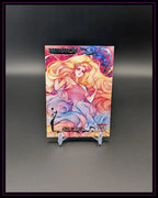 Sammelkarte mit gezeichneter Frau, buntem Hintergrund, Aufschrift Matriarchs und Karolina Dean