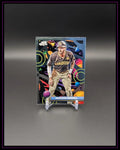 Baseball-Trading Card mit Spieler in San Diego-Trikot, bunter Hintergrund, Jackson Merrill Name sichtbar