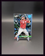 Baseball Trading Card von Wilyer Abreu im dynamischen Design auf schwarzem Hintergrund