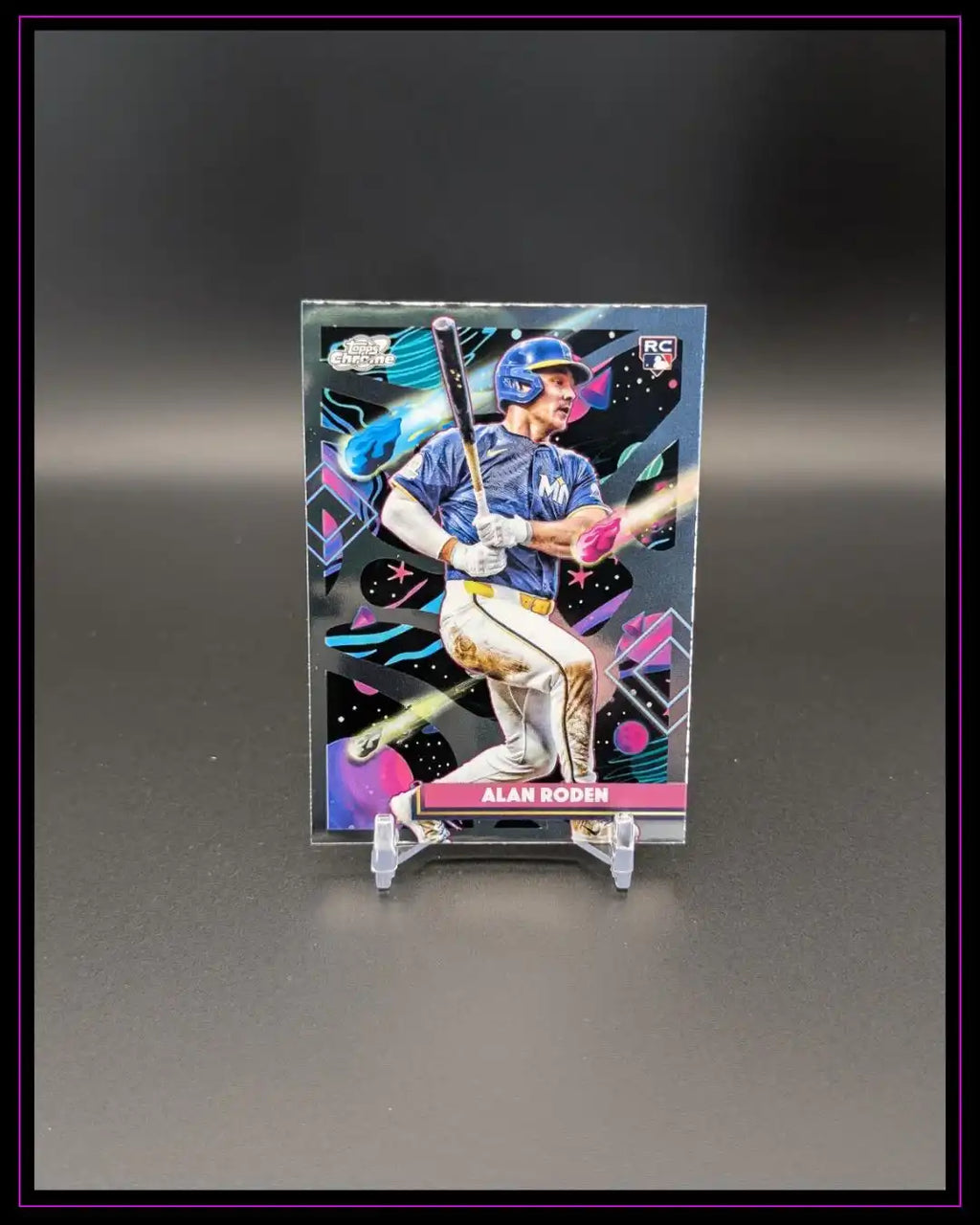 Baseball Trading Card Alan Roden mit buntem Hintergrund auf Kartenständer, Sammlerstück