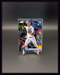 Baseball-Trading Card mit Spieler in weißem Trikot, buntem Hintergrund und Denzel Clarke-Namen.