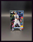 Baseball-Trading Card mit Spieler in weißem Trikot, buntem Hintergrund und Denzel Clarke-Namen.