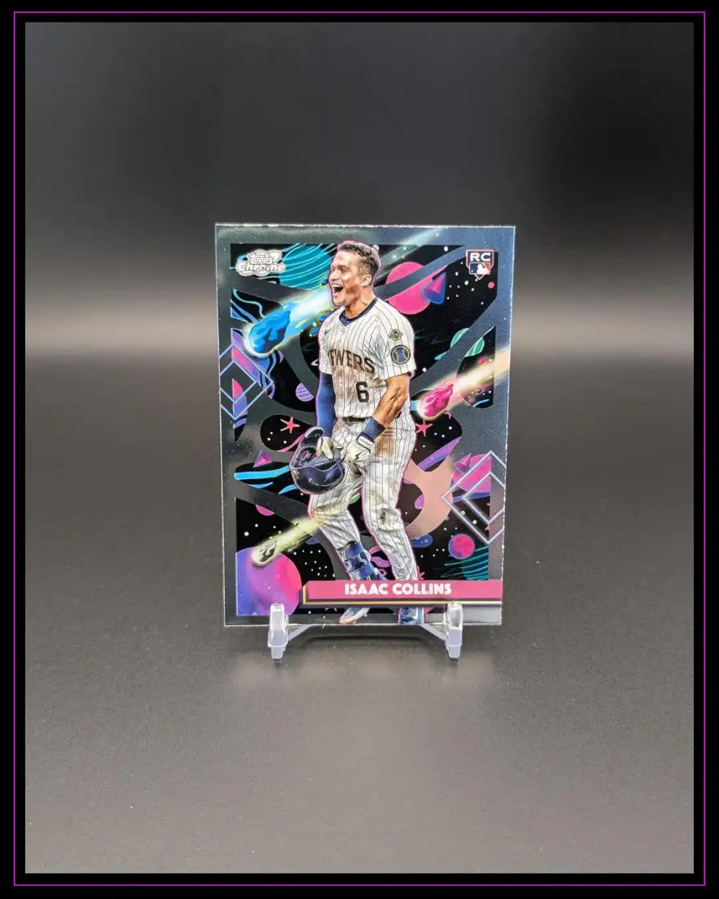 Baseball Trading Card mit Spieler Isaac Collins, farbiges Design, Sammlerkarte auf Ständer