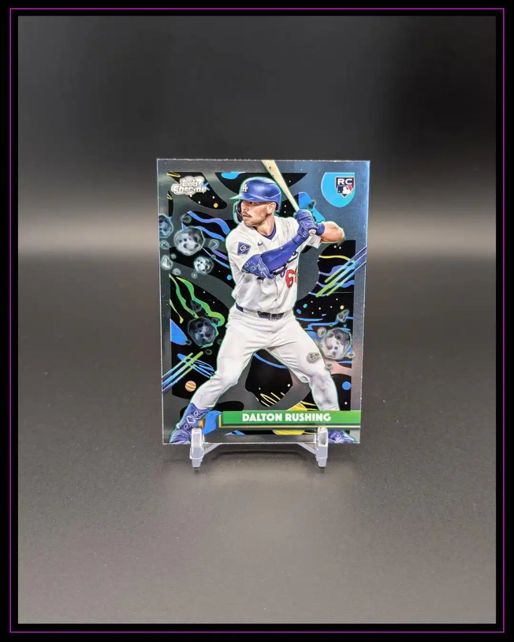 Baseball Trading Card mit Dalton Rushing, Rookie-Kartenmotiv, farbige Hintergrundmuster