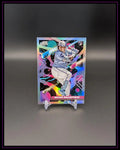 Baseball Rookie Trading Card Moises Ballesteros mit buntem Hologramm-Design auf Ständer