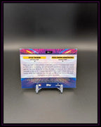 Rückseite einer Baseball Trading Card mit Infos zu Kyle Tucker und Pete Crow-Armstrong, klare Schrift, bunte Farbdetails, Kartenständer, neutraler Hintergrund.