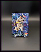 Baseball Trading Card von William Contreras, Milwaukee Brewers, mit farbigem Sternenmuster.