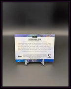 Rückseite einer Hyeseong Kim Baseball Trading Card auf Kartenständer, Nahaufnahme