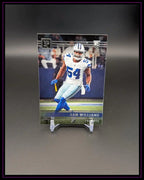 NFL Trading Card von Football-Spieler im weißen Cowboys-Trikot auf schwarzem Hintergrund