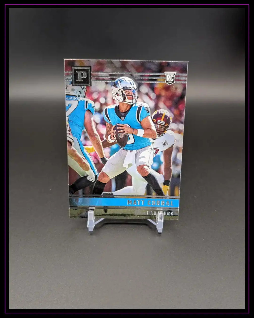 NFL Trading Card Matt Corral Panthers Rookie, Football-Sammelkarte auf Ständer