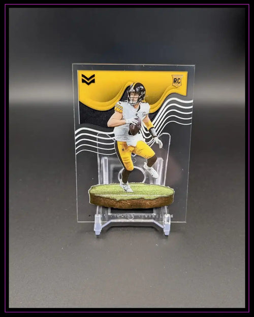 American Football Trading Card mit Spieler im gelb-schwarzen Trikot, Rookie-Karte