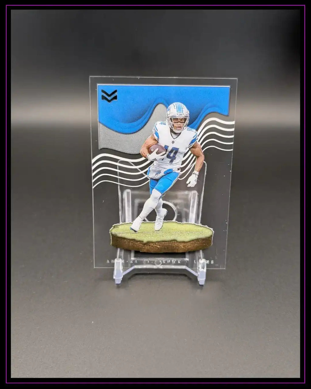 Exklusive Football Trading Card mit Spieler im weißen Detroit Lions Trikot auf transparentem Hintergrund