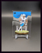 Exklusive Football Trading Card mit Spieler im weißen Detroit Lions Trikot auf transparentem Hintergrund