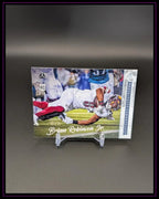 Football Rookie Trading Card von Brian Robinson Jr. im Displayständer, Sammlerstück