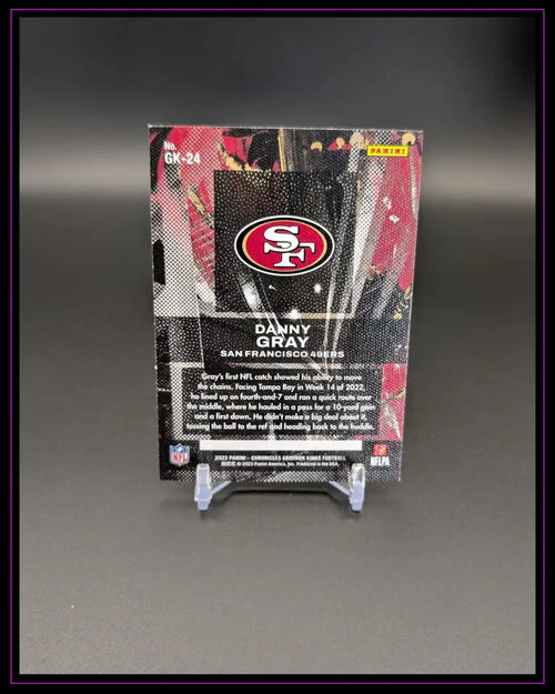 Rückseite einer Panini Trading Card von Danny Gray, San Francisco 49ers, auf Kartenständer
