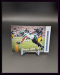 American Football Trading Card mit Breece Hall im Spiel, Rookie-Karte, auf Ständer