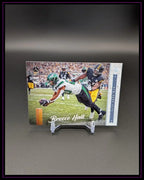 American Football Trading Card mit Breece Hall im Spiel, Rookie-Karte, auf Ständer