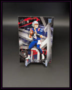 American Football Trading Card mit Spieler im blauen Patriots-Trikot auf schwarzem Hintergrund