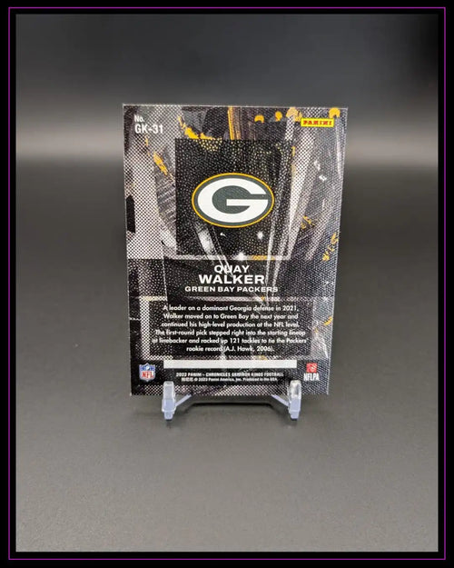 Rückseite einer Quay Walker Green Bay Packers NFL Trading Card auf Ständer, Panini 2022