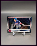 Gabriel Arias Autogramm Trading Card der Cleveland Guardians auf Kartenständer