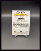 Rückseite einer Trading Card von Juan Soto, City Slickers-Serie, San Diego Padres, auf Kartenständer