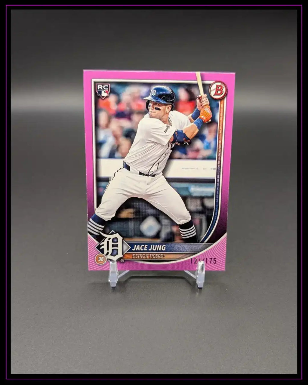 Baseball Trading Card Jace Jung Detroit Tigers in pinkem Design, auf Kartenständer