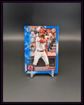 Baseball-Trading-Card mit Brandon Marsh, nummeriert, im blauen Design auf Kartenständer