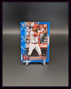 Baseball-Trading-Card mit Brandon Marsh, nummeriert, im blauen Design auf Kartenständer