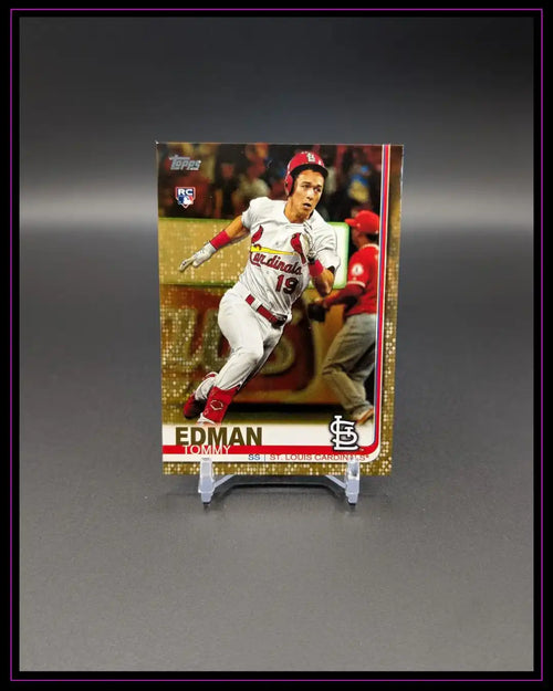 Baseball Sammelkarte Tommy Edman St. Louis Cardinals Rookie Topps RC auf Ständer