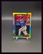 Schimmernde Austin Hedges Guardians Baseball Trading Card auf Ständer, Nahaufnahme