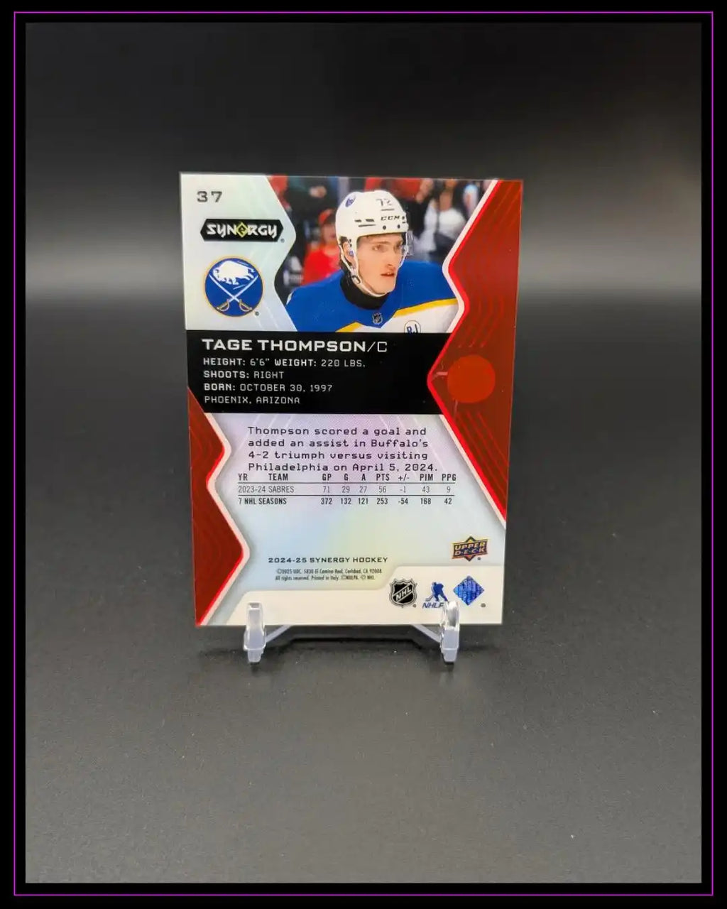 Rückseite einer Eishockey-Trading Card von Synergy mit Spielerinfos und Statistiken zu Tage Thompson.