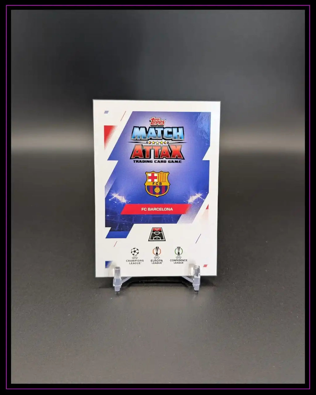 Match Attax Sammelkarte mit FC Barcelona Logo auf schwarzem Hintergrund, Trading Card