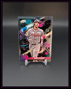 Topps Chrome Baseball Sammelkarte mit Matt Olson, farbenfrohes Design, Trading Card