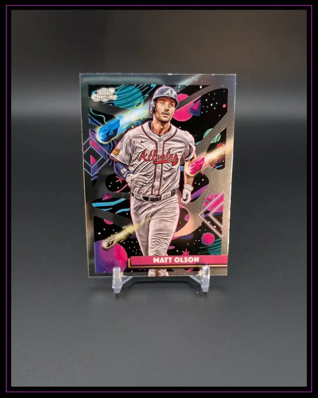 Topps Chrome Baseball Sammelkarte mit Matt Olson, farbenfrohes Design, Trading Card