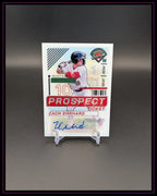 Baseball Trading Card mit Spielerabbildung, rotem Text und Autogramm auf schwarzem Hintergrund